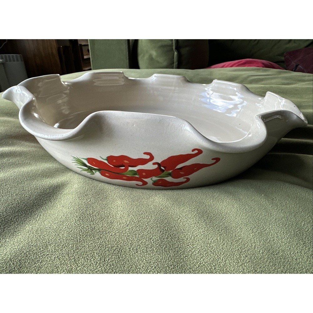 Yesteryears Hand Turned Fluted Baking Dish Casserole Marshall TX Red Chilis BIG!